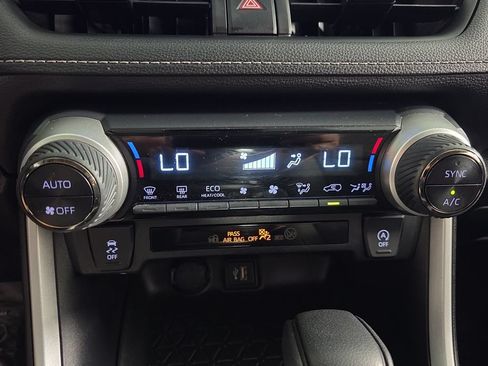 Used 2024 Toyota RAV4 XLE AWD/4WD image 20