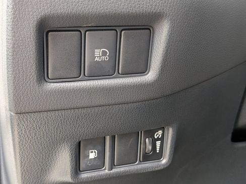 Used 2020 Toyota C-HR XLE FWD image 17
