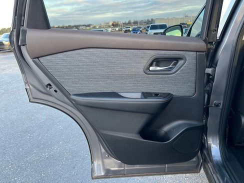 Used 2023 Nissan Rogue SV image 15