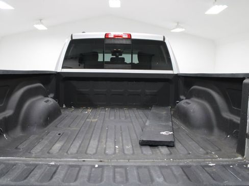 Used 2017 RAM 1500 Classic SLT AWD/4WD image 16