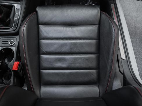 Used 2020 Volkswagen GTI SE image 39