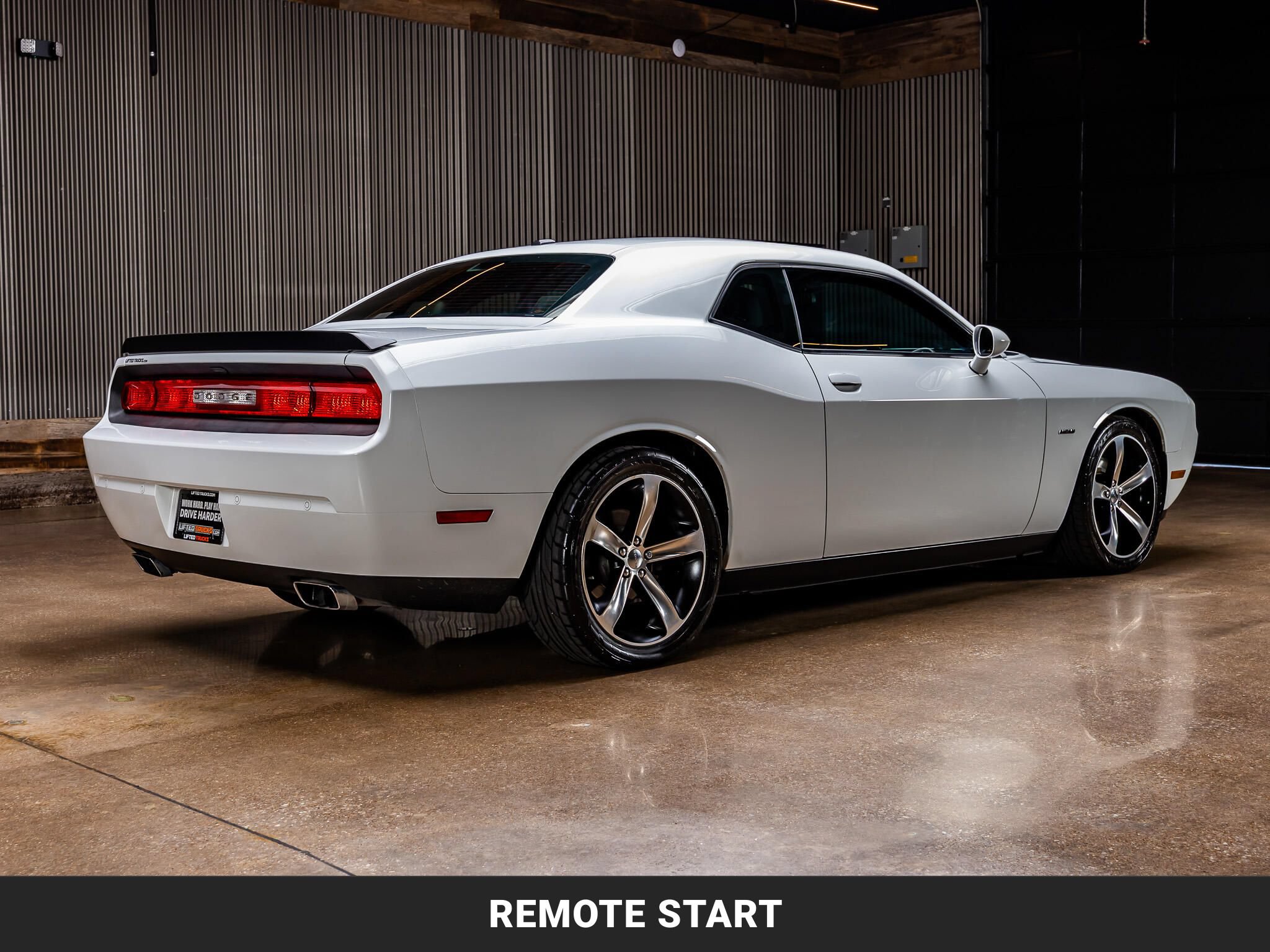 Used 2014 Dodge Challenger R/T RWD image 9