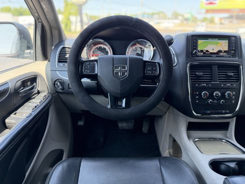 Used 2014 Dodge Grand Caravan SXT FWD image 20