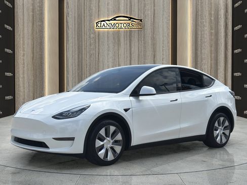 Used 2023 Tesla Model Y Long Range AWD/4WD image 3