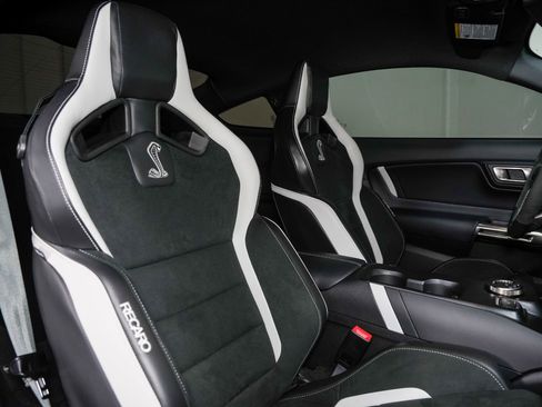 Used 2020 Ford Mustang Shelby GT500 w/ Carbon Fiber Track Pack image 31