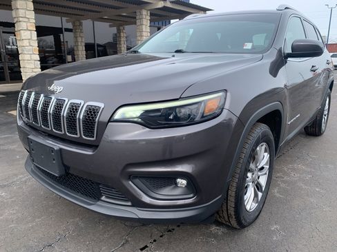 Used 2019 Jeep Cherokee Latitude Plus w/ Comfort/Convenience Group image 7