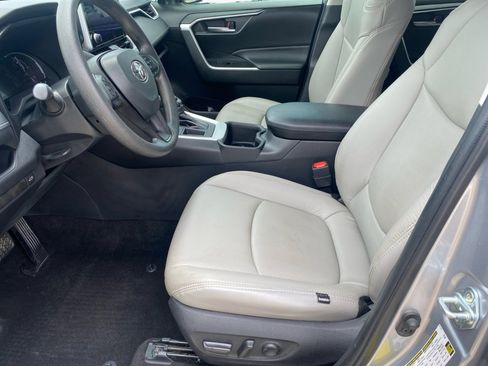 Used 2023 Toyota RAV4 XLE w/ Convenience Package FWD image 11