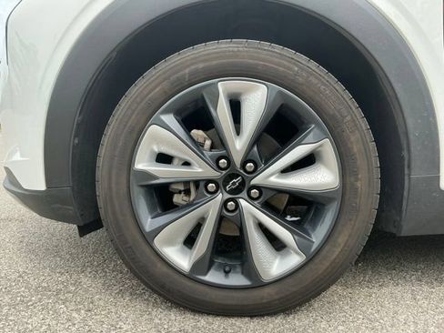 Used 2022 Chevrolet Bolt EUV LT w/ Convenience Package FWD image 14
