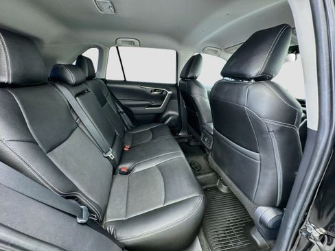 Used 2020 Toyota RAV4 XLE w/ XLE Grade Weather Package FWD image 18