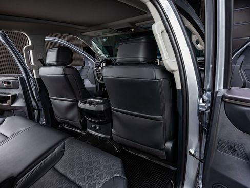 Used 2024 Toyota Tundra Limited image 31