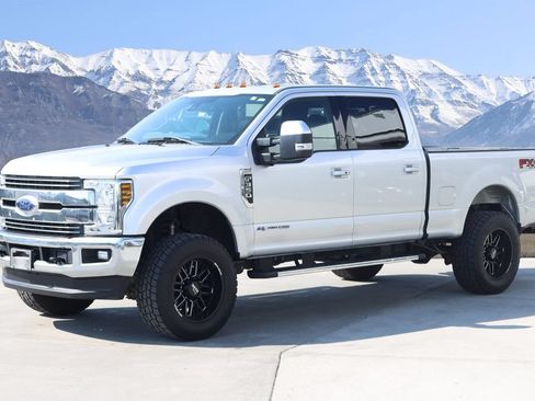 Used 2019 Ford F350 Lariat w/ Lariat Ultimate Package AWD/4WD image 2