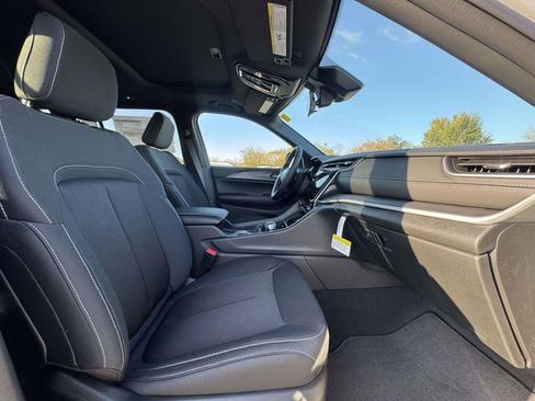 New 2025 Jeep Grand Cherokee Laredo X w/ Luxury Tech Group I AWD/4WD image 14