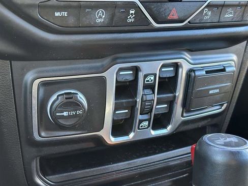 Used 2023 Jeep Wrangler Unlimited Sahara image 19