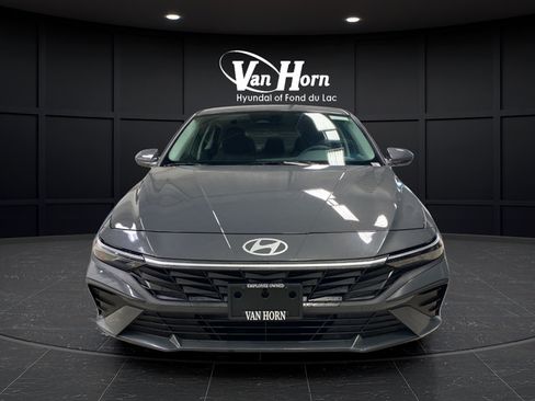 New 2026 Hyundai Elantra SE FWD image 2