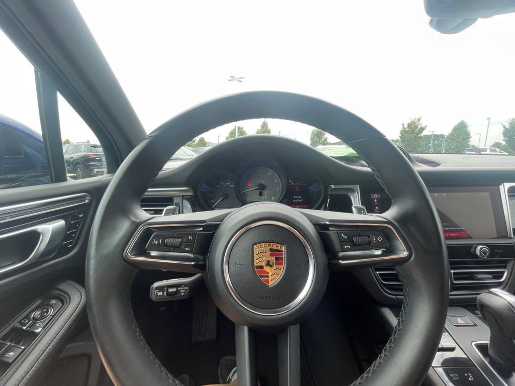 Used 2022 Porsche Macan S AWD/4WD image 2