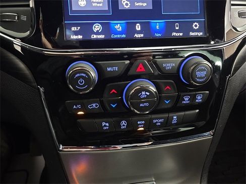 Used 2020 Jeep Grand Cherokee Altitude image 16