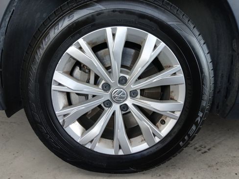 Used 2020 Volkswagen Tiguan S image 14