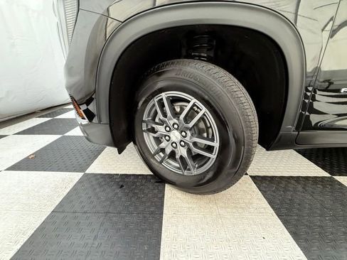 Used 2025 GMC Acadia Elevation image 10