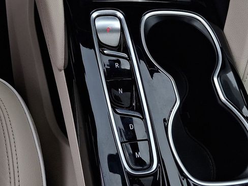 Used 2021 Buick Envision Avenir w/ Technology Package II image 16