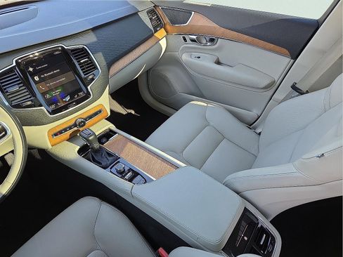 Used 2021 Volvo XC90 T6 Momentum w/ Advanced Package image 13