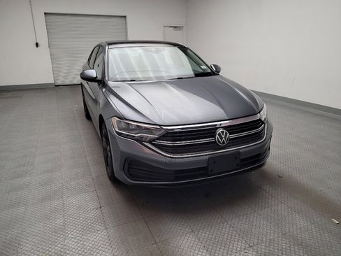Used 2023 Volkswagen Jetta SE image 14