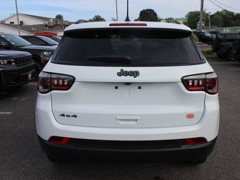 Used 2025 Jeep Compass Latitude w/ Convenience Group AWD/4WD image 28