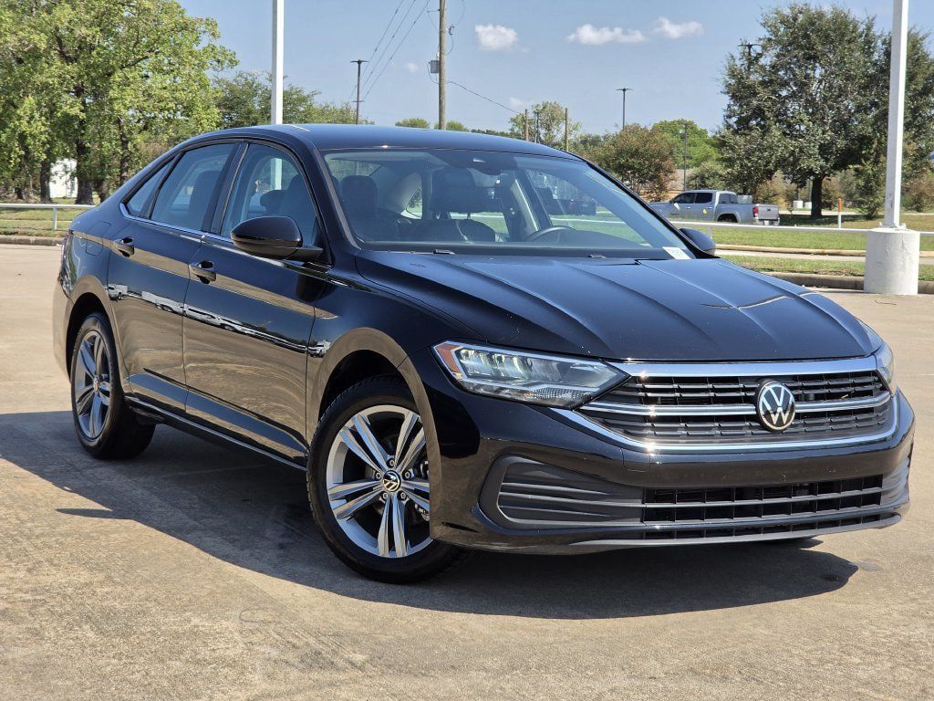 Used 2024 Volkswagen Jetta SE FWD image 2