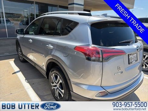 Used 2017 Toyota RAV4 LE FWD image 4