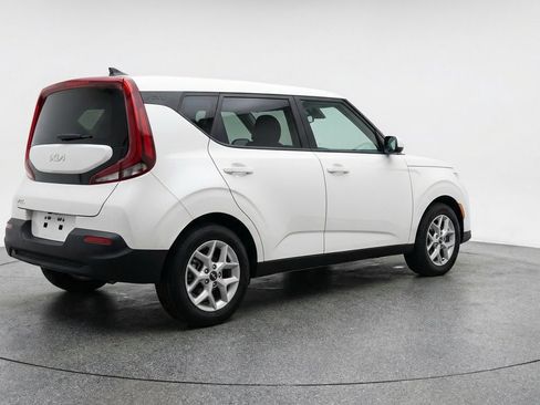 Used 2025 Kia Soul LX w/ LX Technology Package FWD image 9