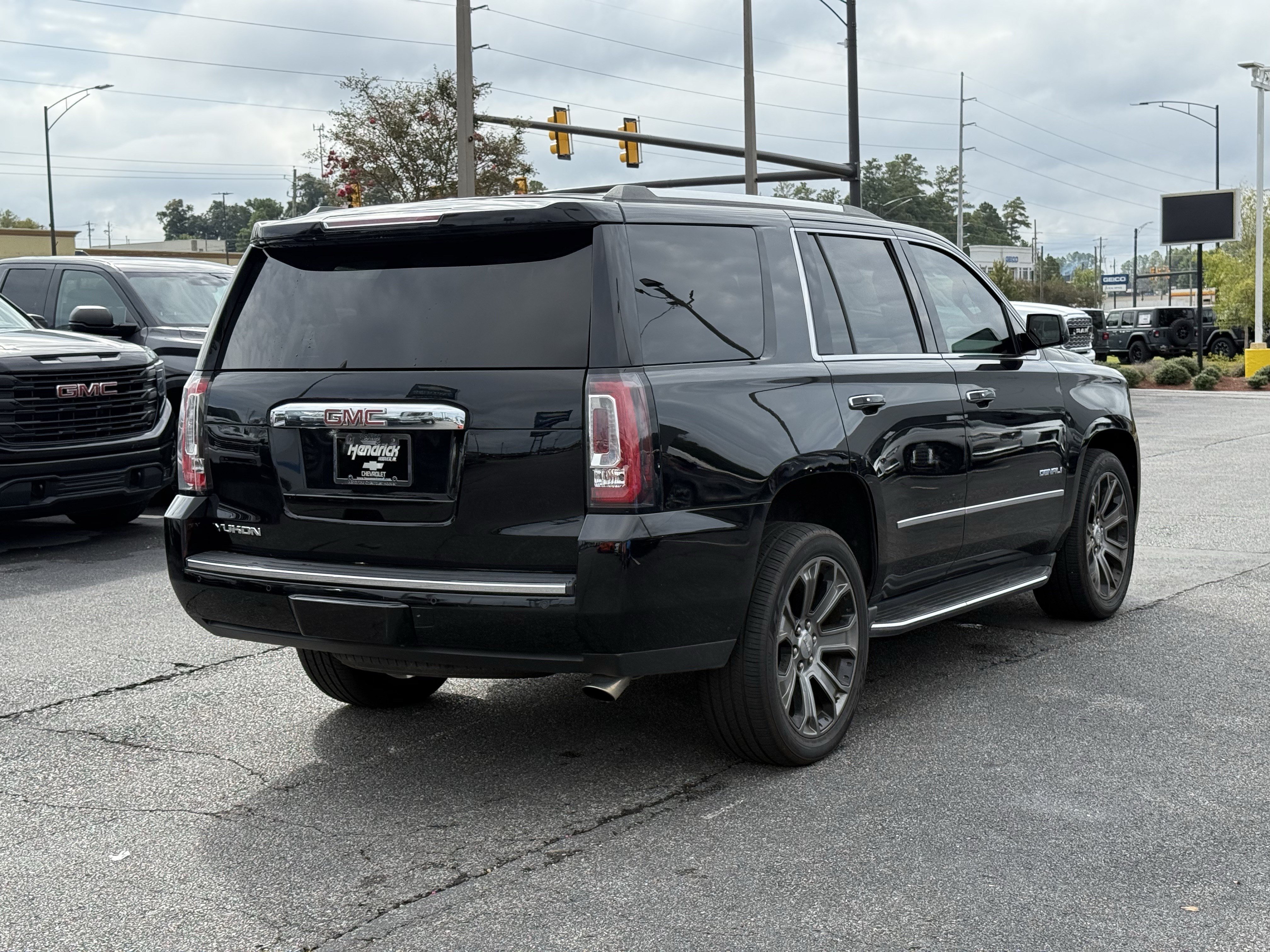 Used 2016 GMC Yukon Denali w/ Open Road Package AWD/4WD image 11