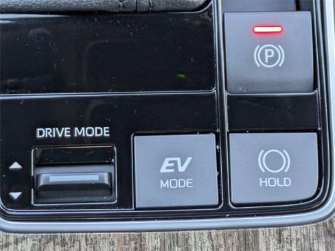 Used 2025 Toyota Sienna Limited image 29