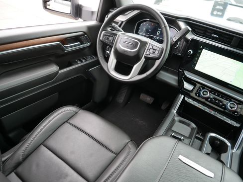 Used 2024 GMC Sierra 2500 Denali w/ Denali Reserve Package image 9