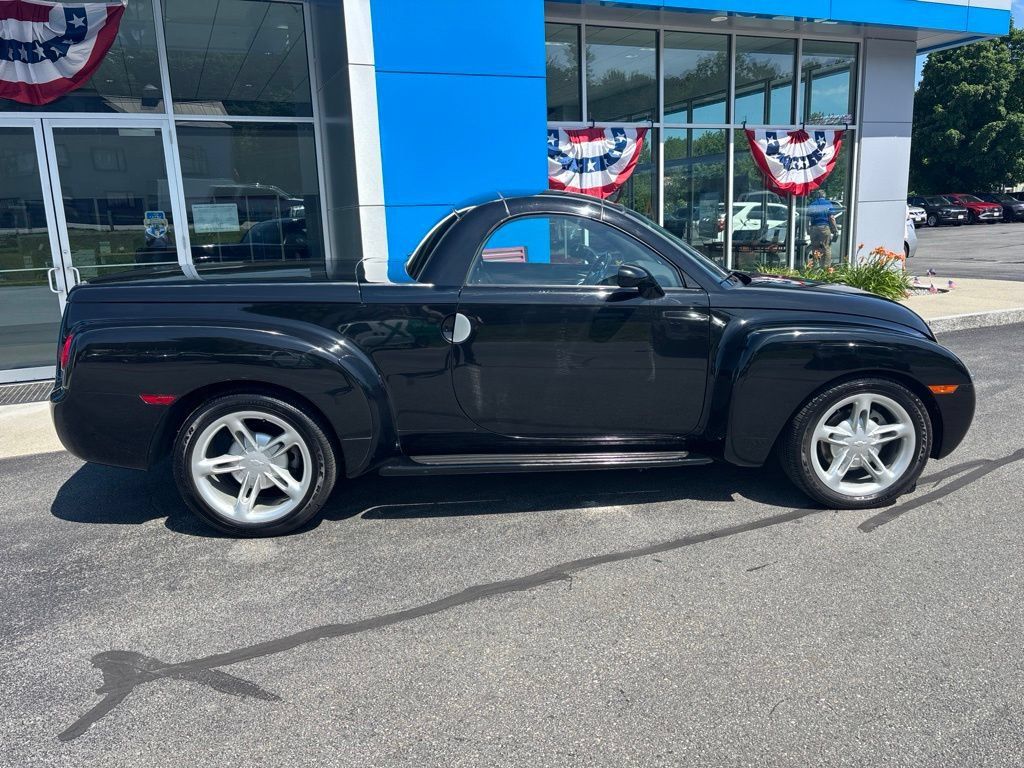 Used 2004 Chevrolet SSR w/ Preferred Equipment Group RWD image 8