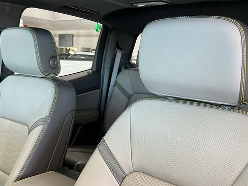 New 2026 Chevrolet Colorado ZR2 w/ Technology Package image 19