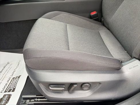 Used 2025 Toyota Camry LE image 10