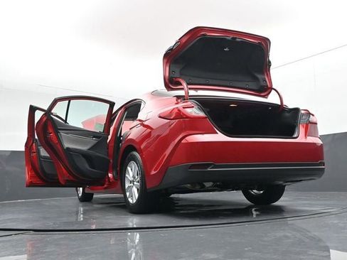 Used 2025 Toyota Camry LE image 46