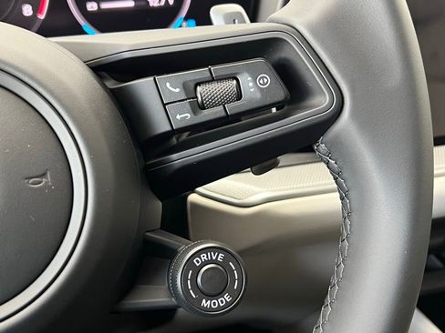 Used 2026 Porsche Cayenne E-Hybrid Coupe image 9