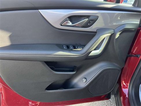 Certified 2025 Chevrolet Blazer LT w/ Convenience Package image 17