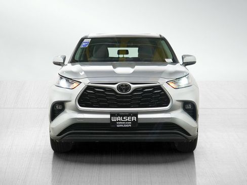 Used 2021 Toyota Highlander XLE FWD image 8