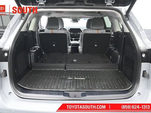 Used 2023 Toyota Highlander Bronze Edition AWD/4WD image 33