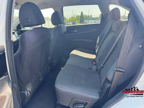 Used 2019 Kia Sorento LX image 24