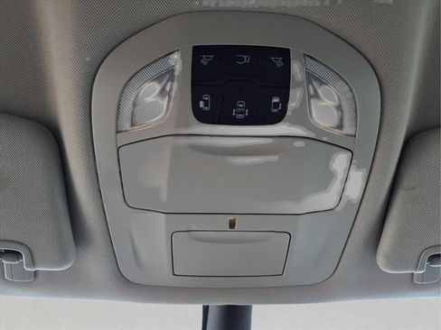 Used 2023 Chrysler Pacifica Touring-L FWD image 21