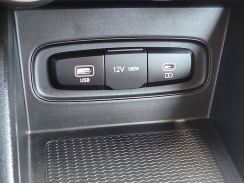 Used 2023 Hyundai Venue SE image 24