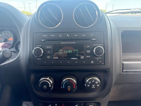 Used 2014 Jeep Patriot Latitude AWD/4WD image 18