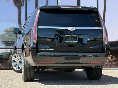Used 2019 Cadillac Escalade ESV Luxury RWD image 9