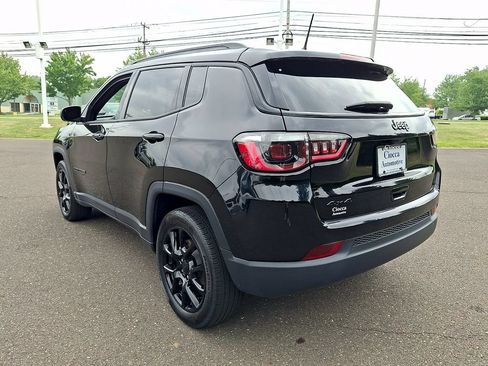 Used 2023 Jeep Compass Latitude AWD/4WD image 7