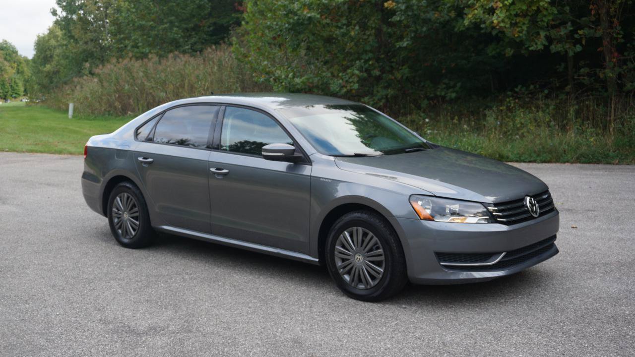 Used 2015 Volkswagen Passat 1.8T S FWD image 1