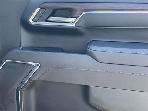 Used 2025 GMC Sierra 1500 SLT image 12