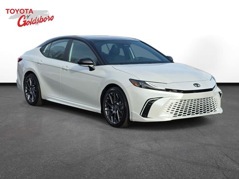 Used 2025 Toyota Camry XSE image 3