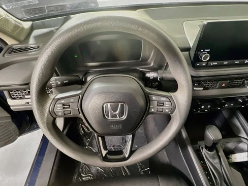 Used 2023 Honda Accord EX image 11